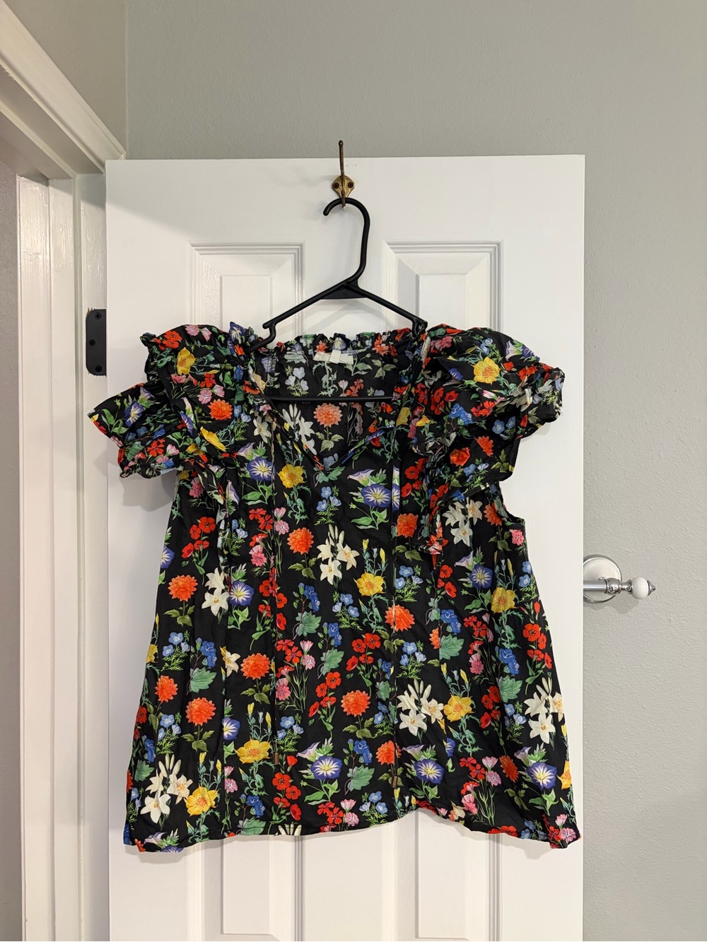Entro Black Floral Ruffle Flutter Sleeve Blouse Cotton V Neck Large